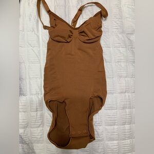 New Bronze Skims Seamlessss Sculpt Brief Bodysuit New in Package Size Smalll